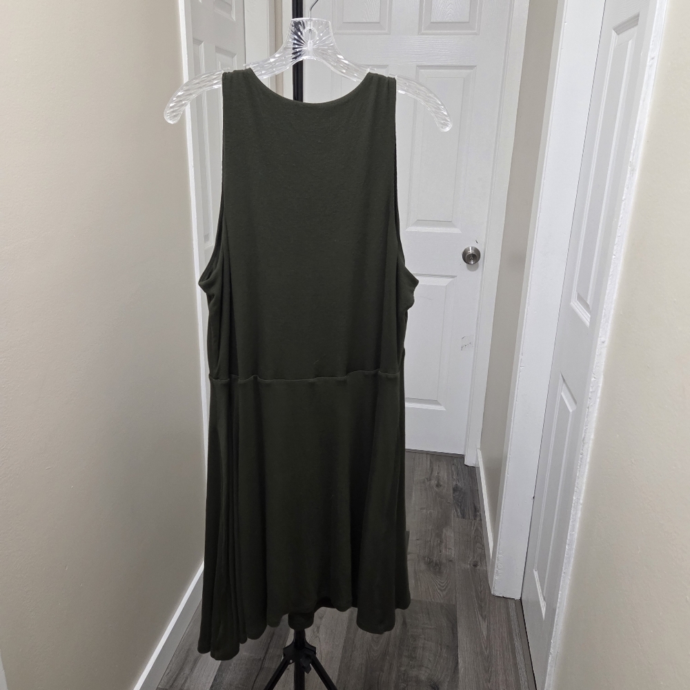 Athleta Plus Size Dark Green Sleeveless Midi Dress Flowy Casual Minimalist - Picture 4 of 7